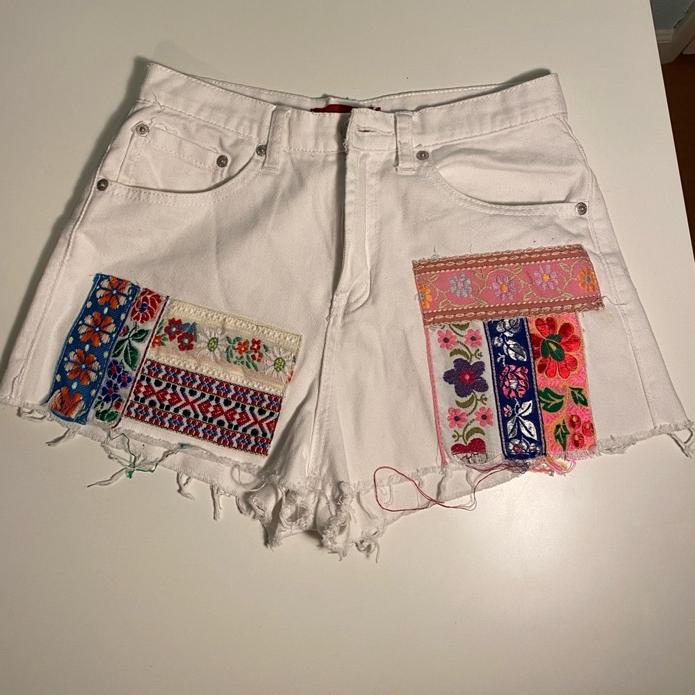 Signature 8 embroidered distressed denim jeans